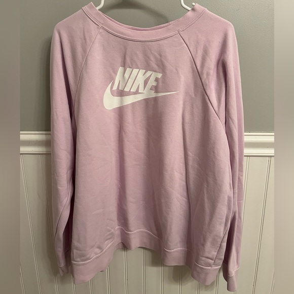 Nike Tops - Cute pink Nike crewneck